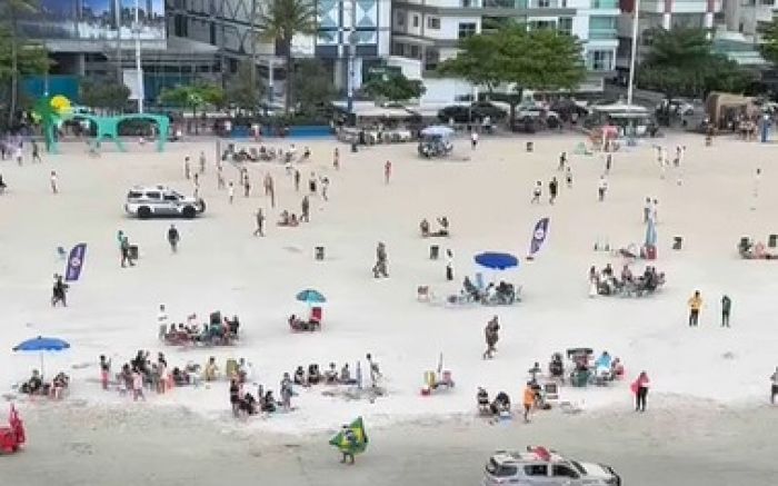 Barracas ocupavam espaço público irregularmente (Foto: Reprodução)
