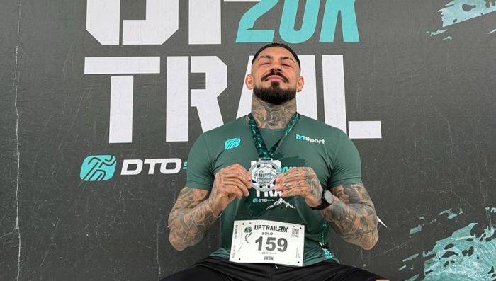 Colete foi achado entre as praias do Estaleiro e Estaleirinho (Foto: Divulgação)