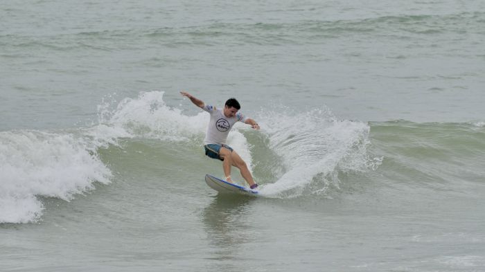 Primeira rodada da categoria profissional rolou na praia do Molhe no domingo (Foto: Luan The Cave/Aspi)