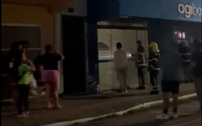 Fumaça assustou vizinhança no centro de Navegantes (Foto: Leitor)