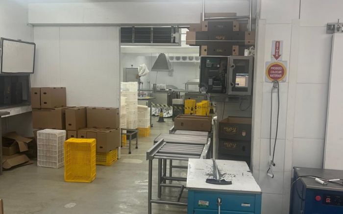 Igor foi morto dentro da sala de desossar, onde trabalhavam cerca de 30 pessoas (Foto: Divulgação PMSC)