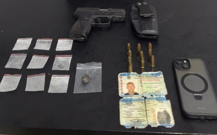 Ele se trancou no banheiro com a família e só liberou os reféns após 10 minutos de conversa com policiais (Foto: Divulgação/PMSC)