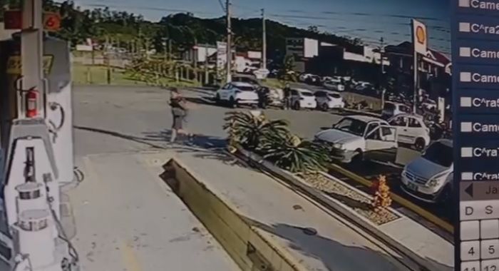 Policial militar de folga atirou contra o homem, que fugiu (Foto: Reprodução/PMSC)