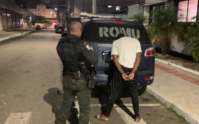 O homem foi preso após ser flagrado com crack pronto para venda l (Foto: Divulgação/GMBC)