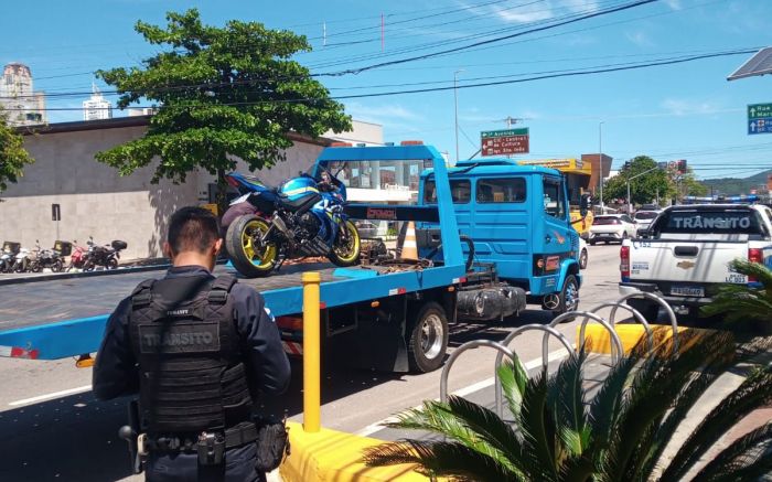 Fiscalização foi intensificada em avenidas e ruas movimentadas de BC (Foto: BC Trânsito)