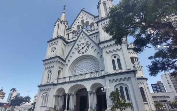 Padre Márcio Vignoli assumiu anunciando novidades (Foto: Fran Marcon)