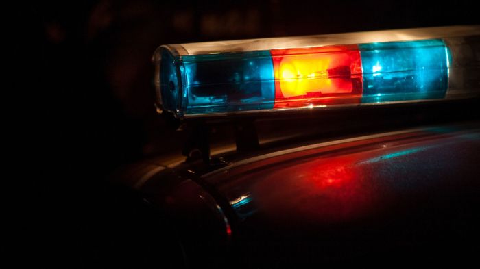 Portões arrombados e fios cortados entregaram a ação (Foto: Ilustrativa)