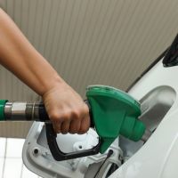 Petrobras reduz preço da gasolina, mas desconto não chega nas bombas de SC