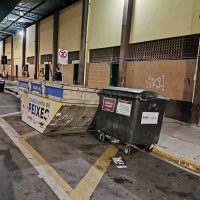 Resíduos de peixe causam reclamações no Mercado Velho