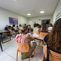 Aulas gratuitas de inglês são oferecidas em Balneário Camboriú