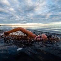 Nadadora lança documentário sobre qualidade da água em Itajaí