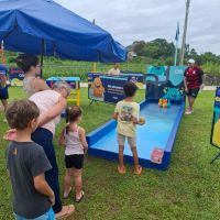 Caravana de Verão transforma folia em aula divertida sobre esgoto em Camboriú