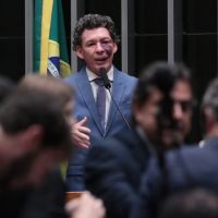Pós-carnaval tem indústria aberta à proposta de deputado petista