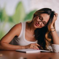 Yasmin Castilho faz noite de autógrafos nesta segunda-feira