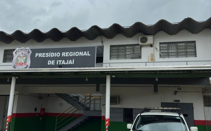 O homem foi levado ao Complexo Penitenciário do Vale do Itajaí (Foto: Divulgação BPMI)