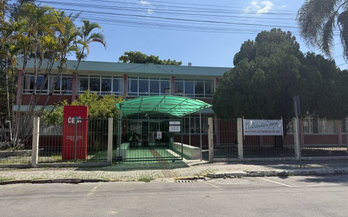 Ensino é gratuito e voltado a jovens e adultos (Foto: Camila Diel)