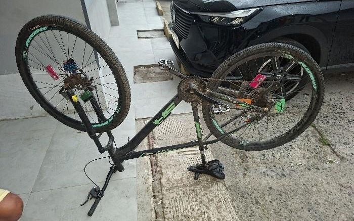 Bicicleta foi recuperada por populares e devolvida à vítima (Foto: Divulgação BPMI)