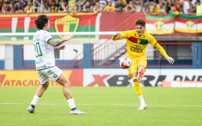 Brusque ficou a um empate de chegar à final do estadual (Foto: Thiago Vasconcelos)