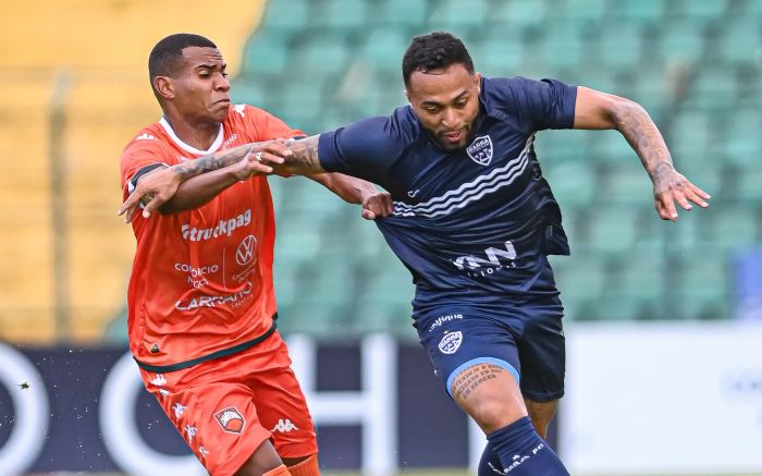 Cerca de 600 torcedores assistiram ao jogo na capital (Foto: Tiago Winter)