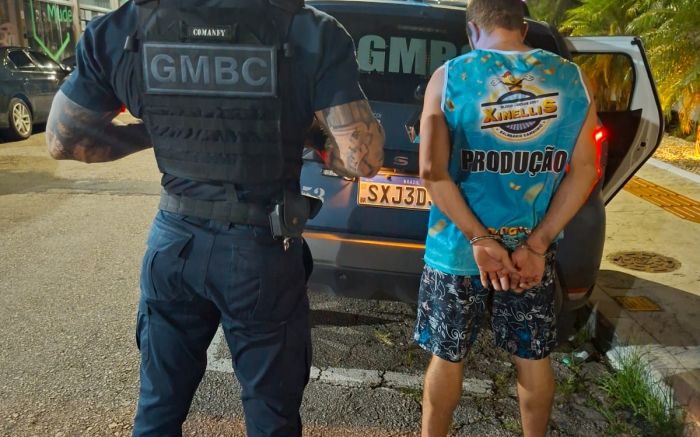 Carnaval terminou mais cedo para agressor de mulher (Foto: Divulgação GMBC)