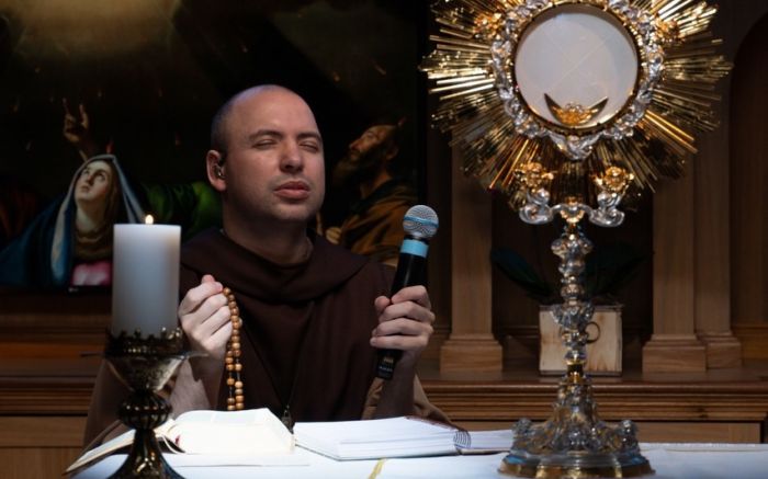 Frei ainda faz um convite para orações diárias no período da quaresma (Foto: Reprodução)