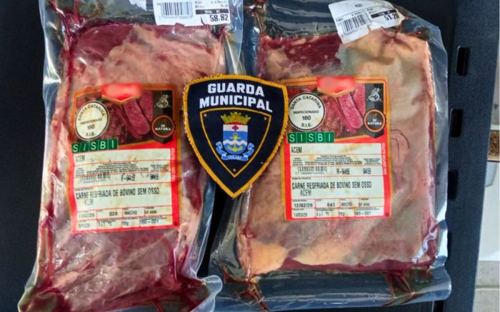 Ao ser detido, ele tentou partir pra cima dos guardas (Foto: Divulgação/GMI)