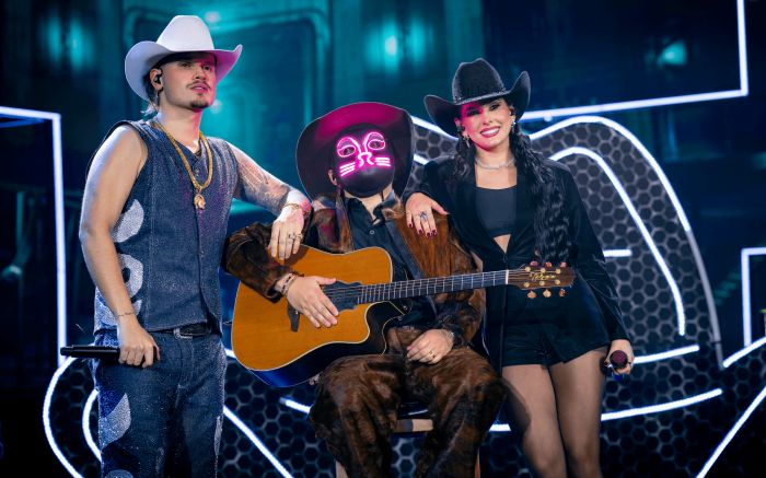 Duo aposta em versão com pegada mais sertaneja raiz (Foto: Cadu Fernandes)