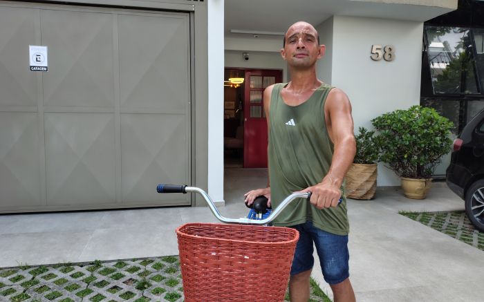 Nazareno da Silva, aposentado por invalidez, está precisando de uma moradia. Ele conta que não consegue mais pagar aluguel (Foto: Fran Marcon)