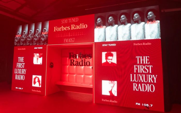 Nova rádio da Forbes também transmite via streaming para todo o país (Foto: Divulgação)