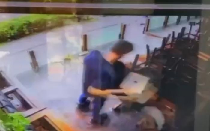 Ladrão invadiu clínica às 3h, pegou dinheiro, MacBook e defecou no local (Foto: Reprodução)