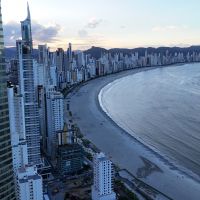 Verticalização e luxo redesenham o litoral norte