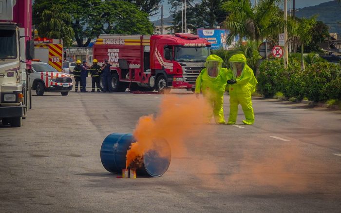 A Defesa Civil realizou simulado com cenário de carga química em Navegantes (Foto: Divulgação/Prefeitura de Navegantes)