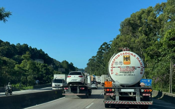 Acidente já provoca cerca de 13 quilômetros de filas (Foto: Leitor)