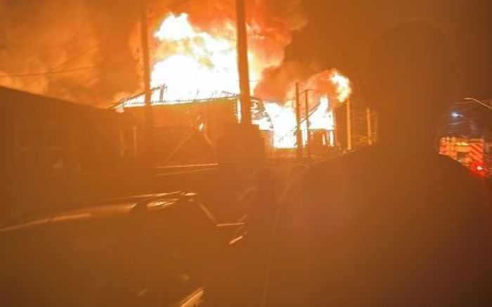 Vítimas do incêndio em casas de Piçarras pedem doações (Arquivo)