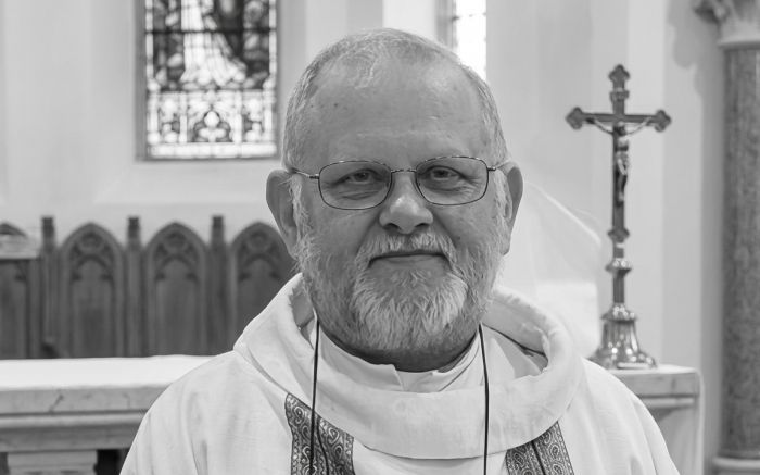Diácono, aos 65 anos, estava prestes a celebrar 10º aniversário de ordenação (Foto: Divulgação / IA / Redes Sociais)