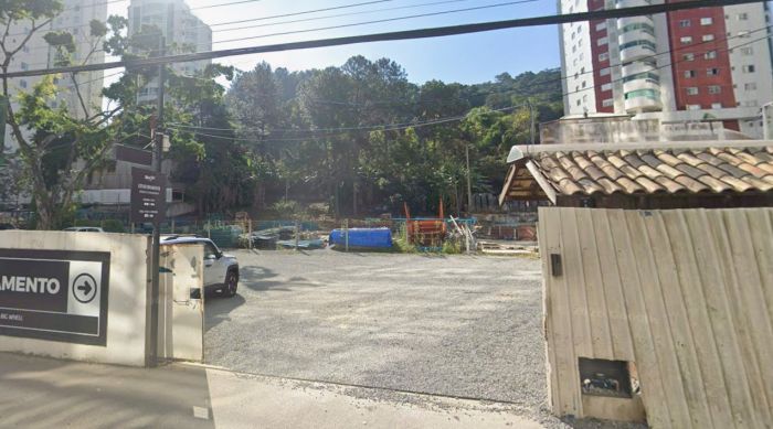 Briga judicial envolve compra de futuros apartamentos na rua Miguel Matte, em Balneário Camboriú (Foto: Arquivo/Reprodução)