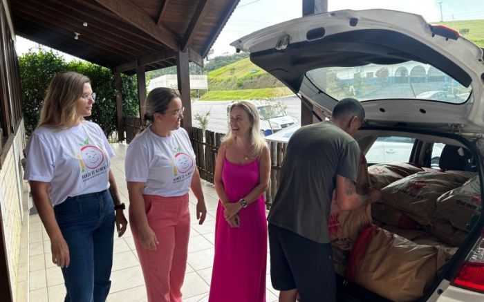 Itajaí recebeu mais de 7,5 toneladas de alimentos para distribuição pelo PAA (Foto: Divulgação Secom/Assistência Social)