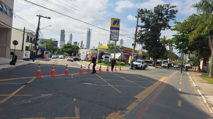 A Autarquia de Trânsito de Balneário Camboriú fez intervenções para organizar o trânsito (Foto: Divulgação/Autarquia BC)