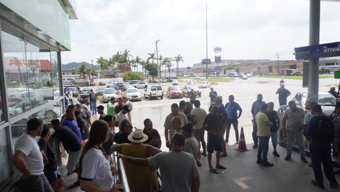 Cerca de 60 pessoas participaram na mobilização no início da tarde
(Foto: João Batista)