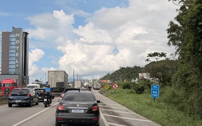 Trecho de 15km entre BC e Itapema leva mais de uma hora (Foto: Reprodução)
