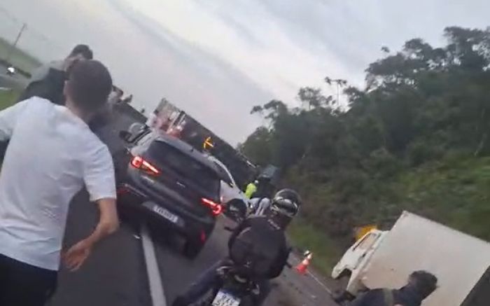 Tombamento deixa filas no sentido Floripa (Foto: Reprodução)