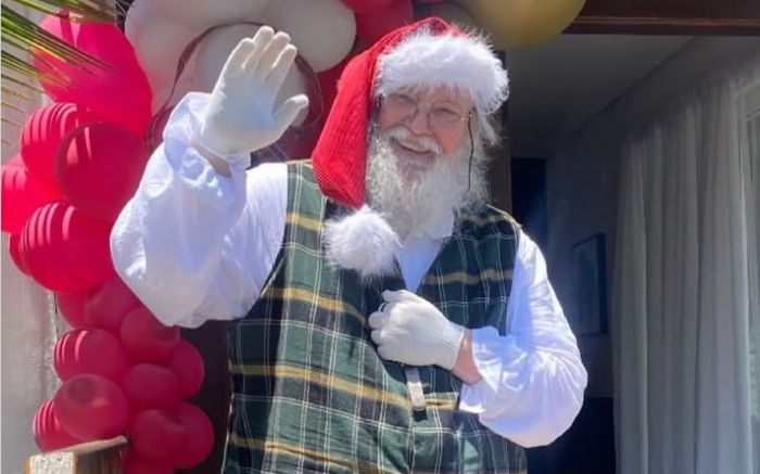 Carlos começou a ser Papai Noel por brincadeira há 20 anos (Foto: Cristina Cheng)