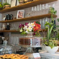 Amora Confeitaria conquista com brunch, esfirras e doces artesanais em BC