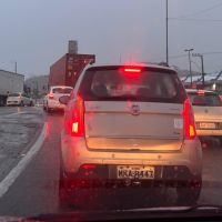 BR 101 tem congestionamentos em Itajaí e Balneário Camboriú nesta segunda-feira