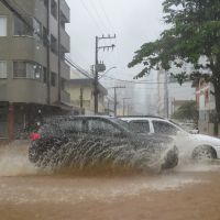 Região está em alerta vermelho e chuva pode piorar