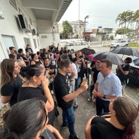 Prefeito vai receber grevistas após primeiro dia de paralisação
