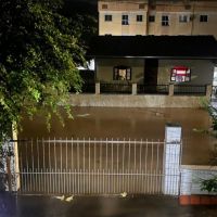 Defesa Civil ajuda no resgate de família durante a madrugada