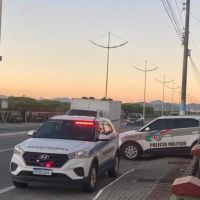 Mulher é morta a facadas e marido fica em estado grave em Navegantes