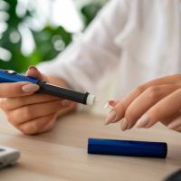 Descarte correto de canetas emagrecedoras evita riscos à saúde e ao meio ambiente