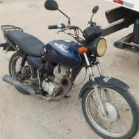 Motociclista avança na faixa enquanto crianças faziam a travessia em Balneário Camboriú